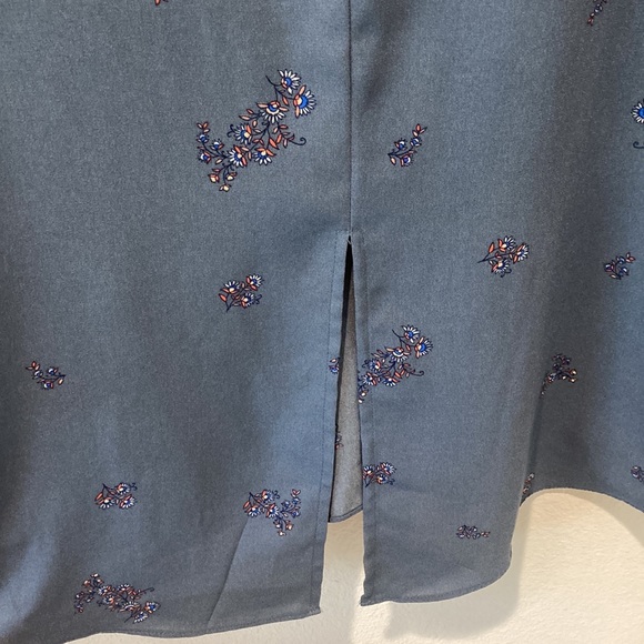 LC Lauren Conrad Bell Sleeve Floral Blouse - Picture 6 of 8